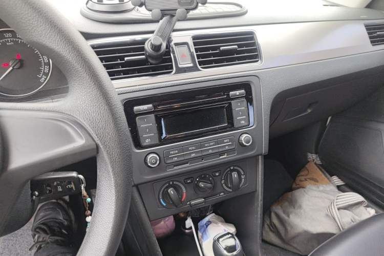 Used Skoda Rapid Spaceback 2014 1.6L Automatic Enjoyment Edition Audio And AC Panel