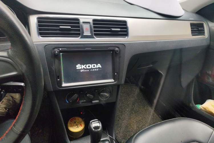 Used Skoda Rapid Spaceback 2014 1.6L Automatic Enjoyment Edition Audio And AC Panel