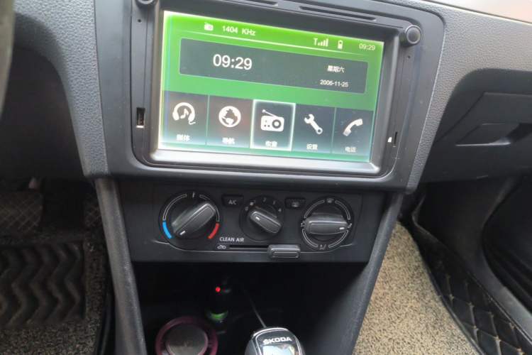 Used Skoda Rapid Spaceback 2014 1.6L Automatic Enjoyment Edition Audio And AC Panel