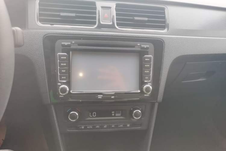 Used Skoda Rapid Spaceback 2014 1.4TSI DSG Enjoyment Edition Audio And AC Panel