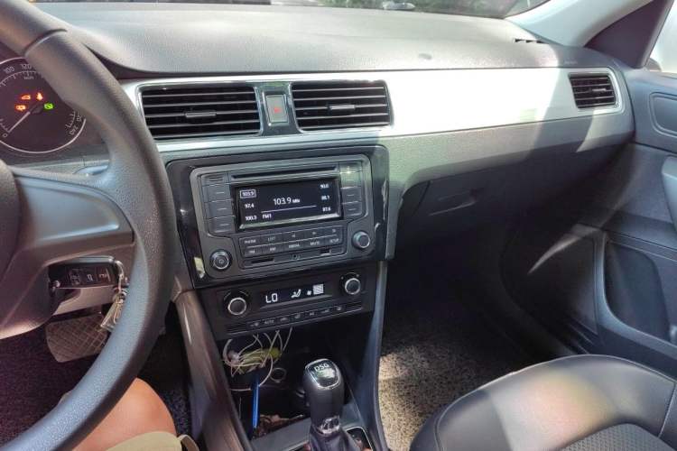 Used Skoda Rapid Spaceback 2014 1.4 TSI DSG Comfort Edition Audio And AC Panel