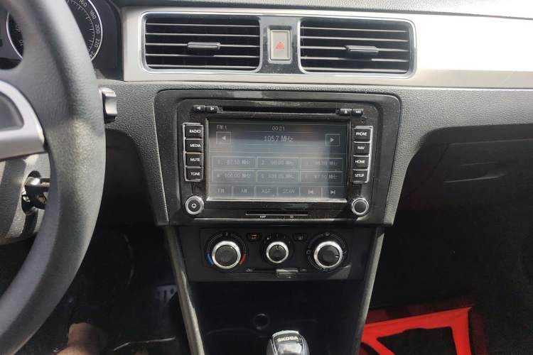 Used Skoda Rapid Spaceback 2014 1.6L Automatic Enjoyment Edition Audio And AC Panel