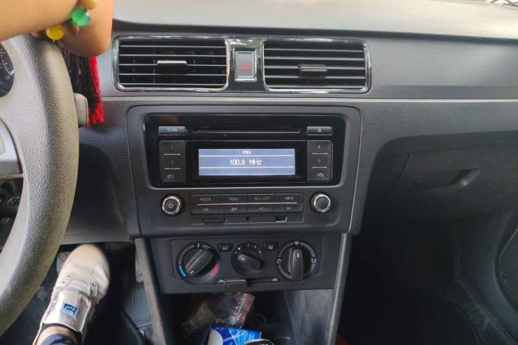 Used Skoda Rapid Spaceback 2014 1.6L Automatic Enjoyment Edition Audio And AC Panel