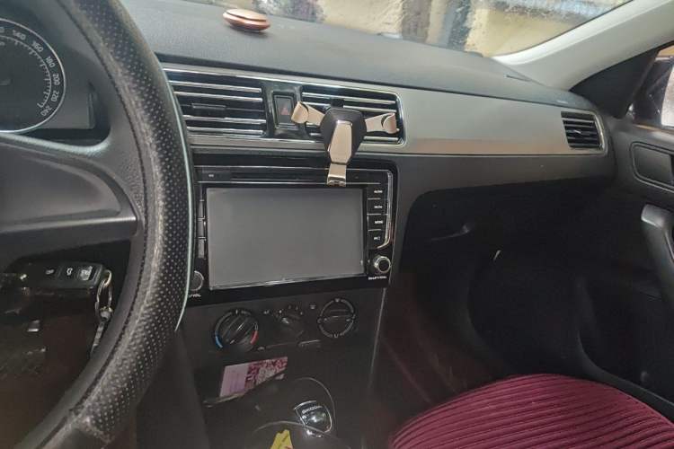 Used Skoda Rapid Spaceback 2014 1.6L Automatic Enjoyment Edition Audio And AC Panel