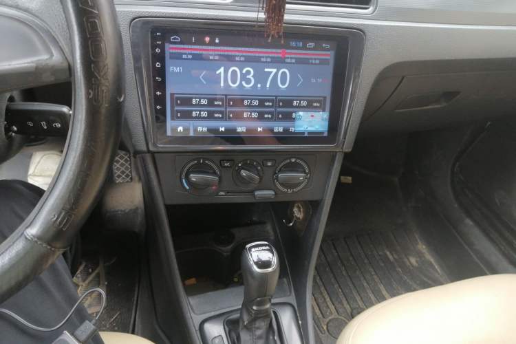 Used Skoda Rapid Spaceback 2014 1.6L Automatic Enjoyment Edition Audio And AC Panel