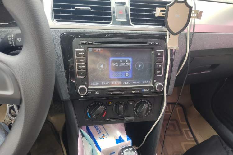 Used Skoda Rapid Spaceback 2014 1.6L Automatic Enjoyment Edition Audio And AC Panel