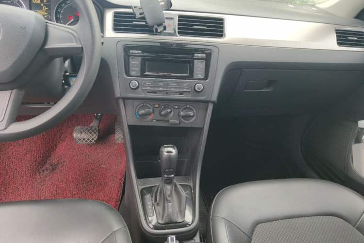 Used Skoda Rapid Spaceback 2014 1.6L Automatic Enjoyment Edition Audio And AC Panel