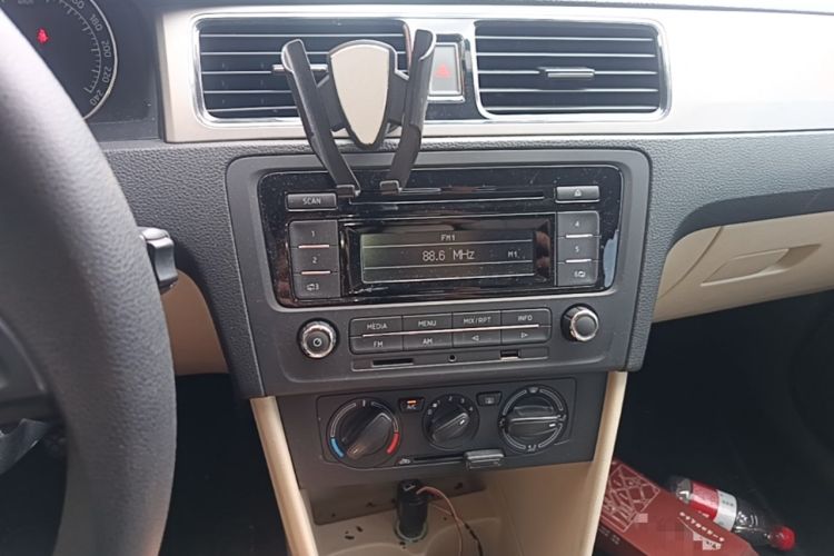 Used Skoda Rapid Spaceback 2014 1.6L Manual Enjoyment Edition Audio And AC Panel