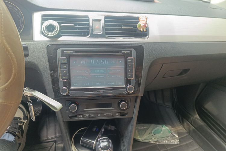 Used Skoda Rapid Spaceback 2014 1.6L Automatic Enjoyment Edition Audio And AC Panel