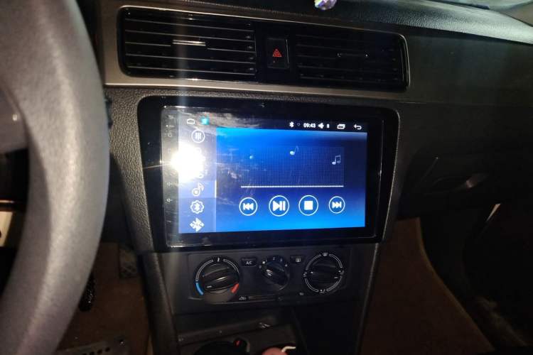 Used Skoda Rapid Spaceback 2014 1.6L Automatic Enjoyment Edition Audio And AC Panel