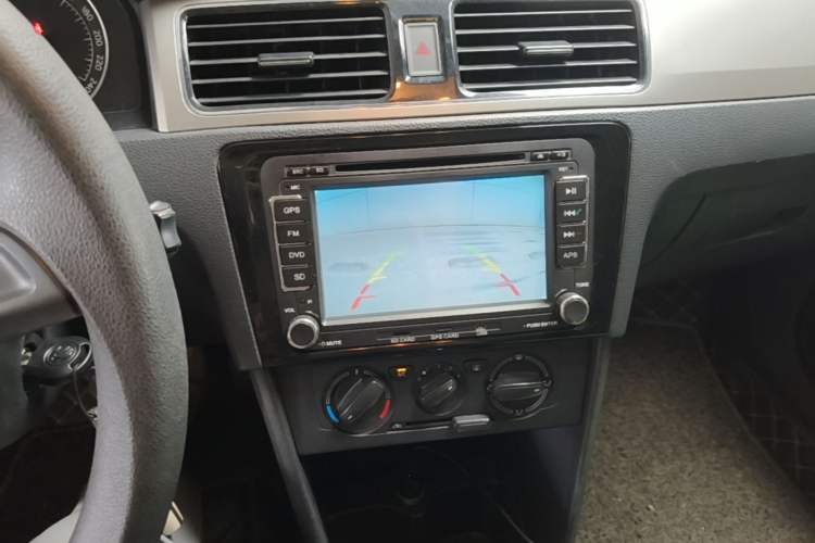Used Skoda Rapid Spaceback 2014 1.6L Automatic Enjoyment Edition Audio And AC Panel