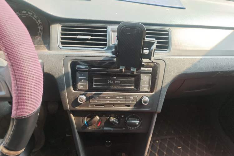 Used Skoda Rapid Spaceback 2014 1.6L Manual Enjoyment Edition Audio And AC Panel