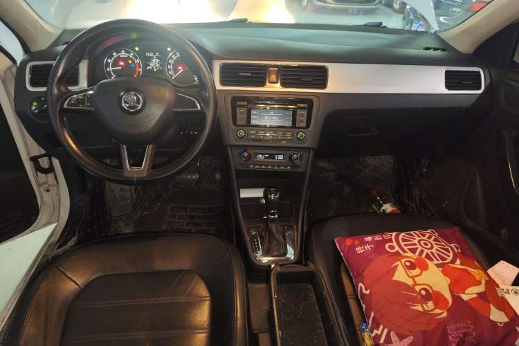 Used Skoda Rapid Spaceback 2014 1.6L Automatic Enjoyment Edition Audio And AC Panel