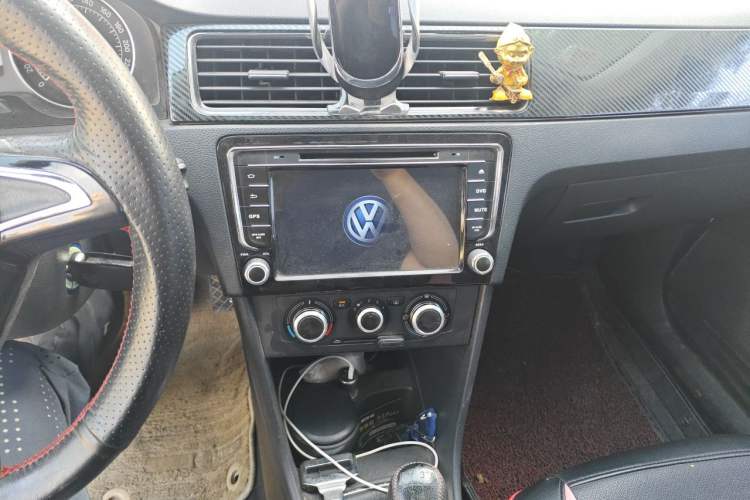 Used Skoda Rapid Spaceback 2014 1.6L Manual Enjoyment Edition Audio And AC Panel