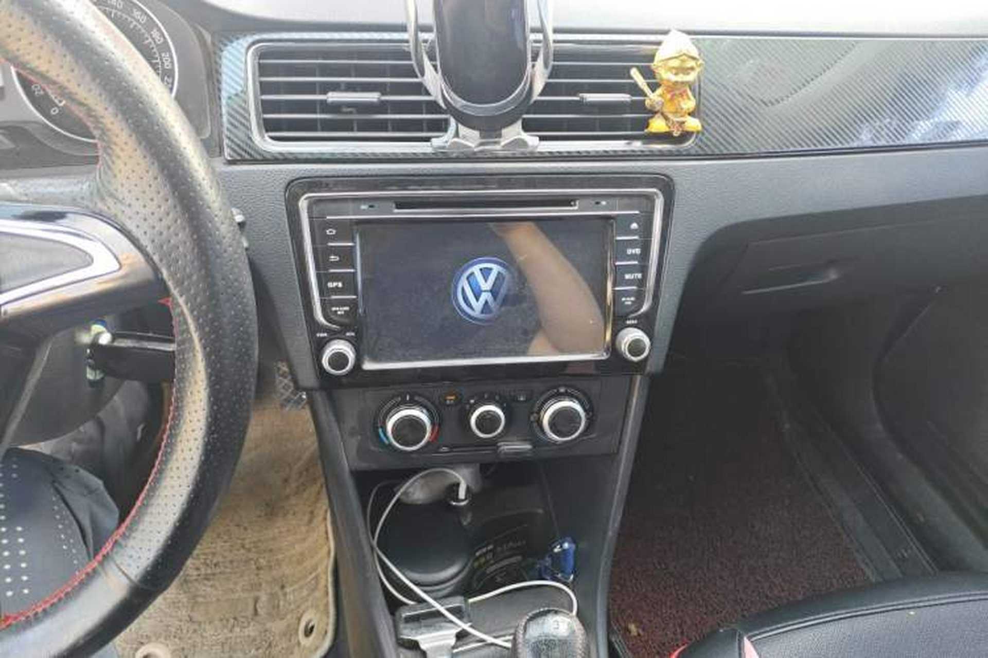 Used Skoda Rapid Spaceback 2014 1.6L Manual Enjoyment Edition Audio And AC Panel