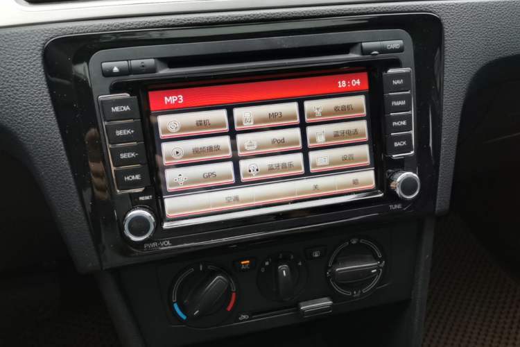 Used Skoda Rapid Spaceback 2014 1.6L Automatic Enjoyment Edition Audio And AC Panel