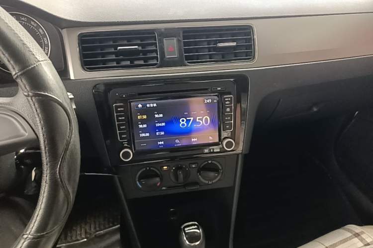 Used Skoda Rapid Spaceback 2014 1.6L Automatic Enjoyment Edition Audio And AC Panel