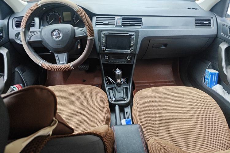Used Skoda Rapid Spaceback 2014 1.4TSI DSG Enjoyment Edition Center Console