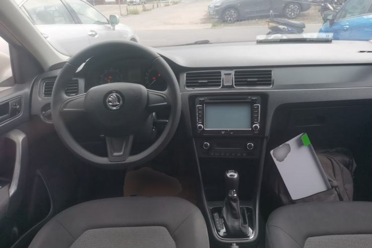 Used Skoda Rapid Spaceback 2014 1.4TSI DSG Enjoyment Edition Center Console