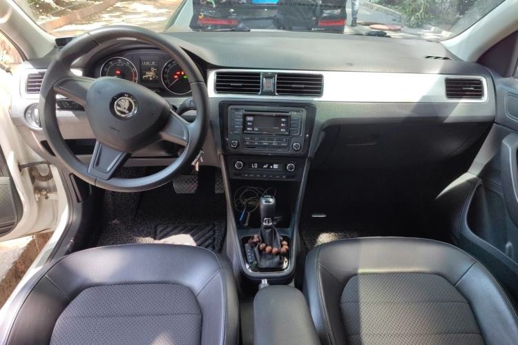Used Skoda Rapid Spaceback 2014 1.4 TSI DSG Comfort Edition Center Console