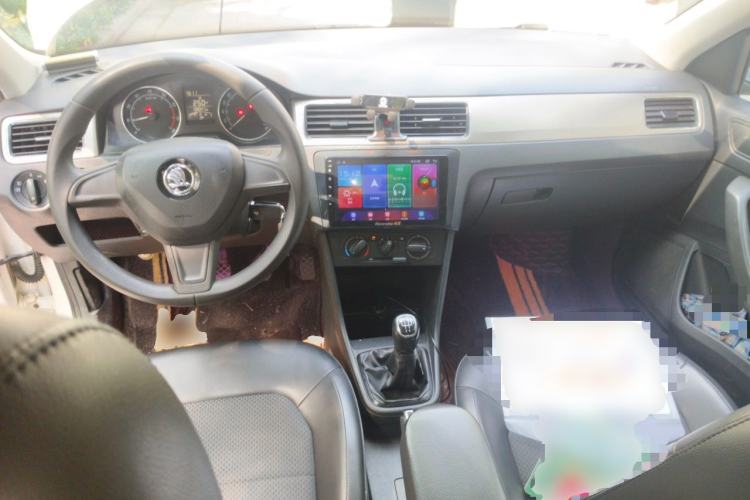 Used Skoda Rapid Spaceback 2014 1.6L Manual Enjoyment Edition Center Console
