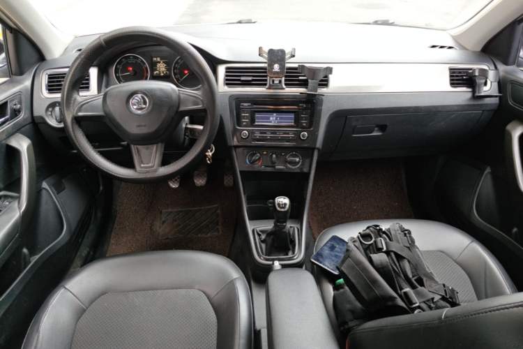Used Skoda Rapid Spaceback 2014 1.6L Manual Enjoyment Edition Center Console
