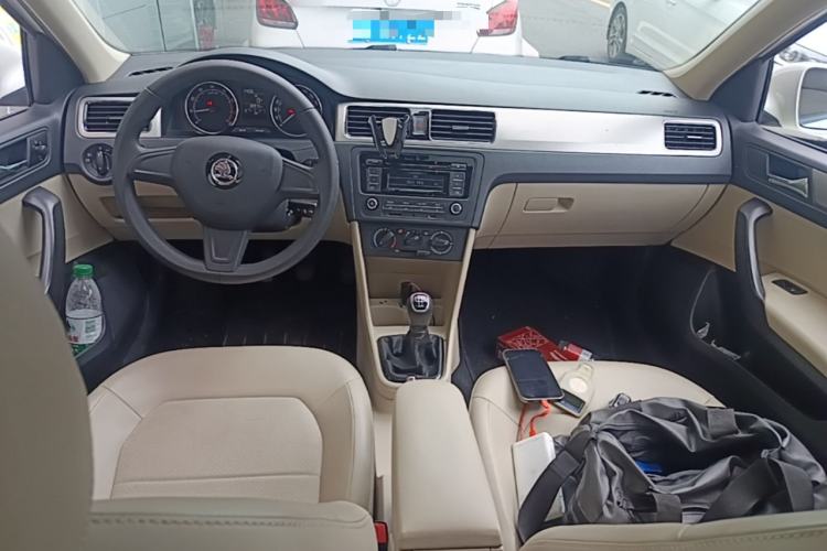Used Skoda Rapid Spaceback 2014 1.6L Manual Enjoyment Edition Center Console