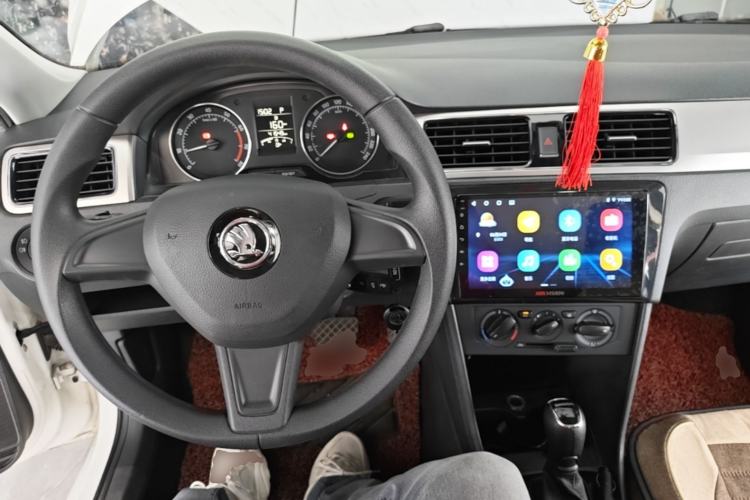 Used Skoda Rapid Spaceback 2014 1.6L Automatic Enjoyment Edition Center Console