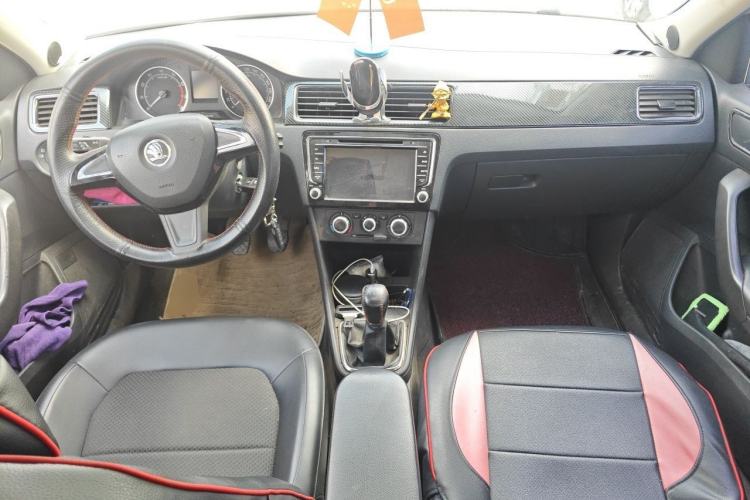 Used Skoda Rapid Spaceback 2014 1.6L Manual Enjoyment Edition Center Console