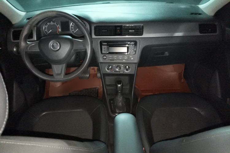 Used Skoda Rapid Spaceback 2014 1.6L Automatic Enjoyment Edition Center Console
