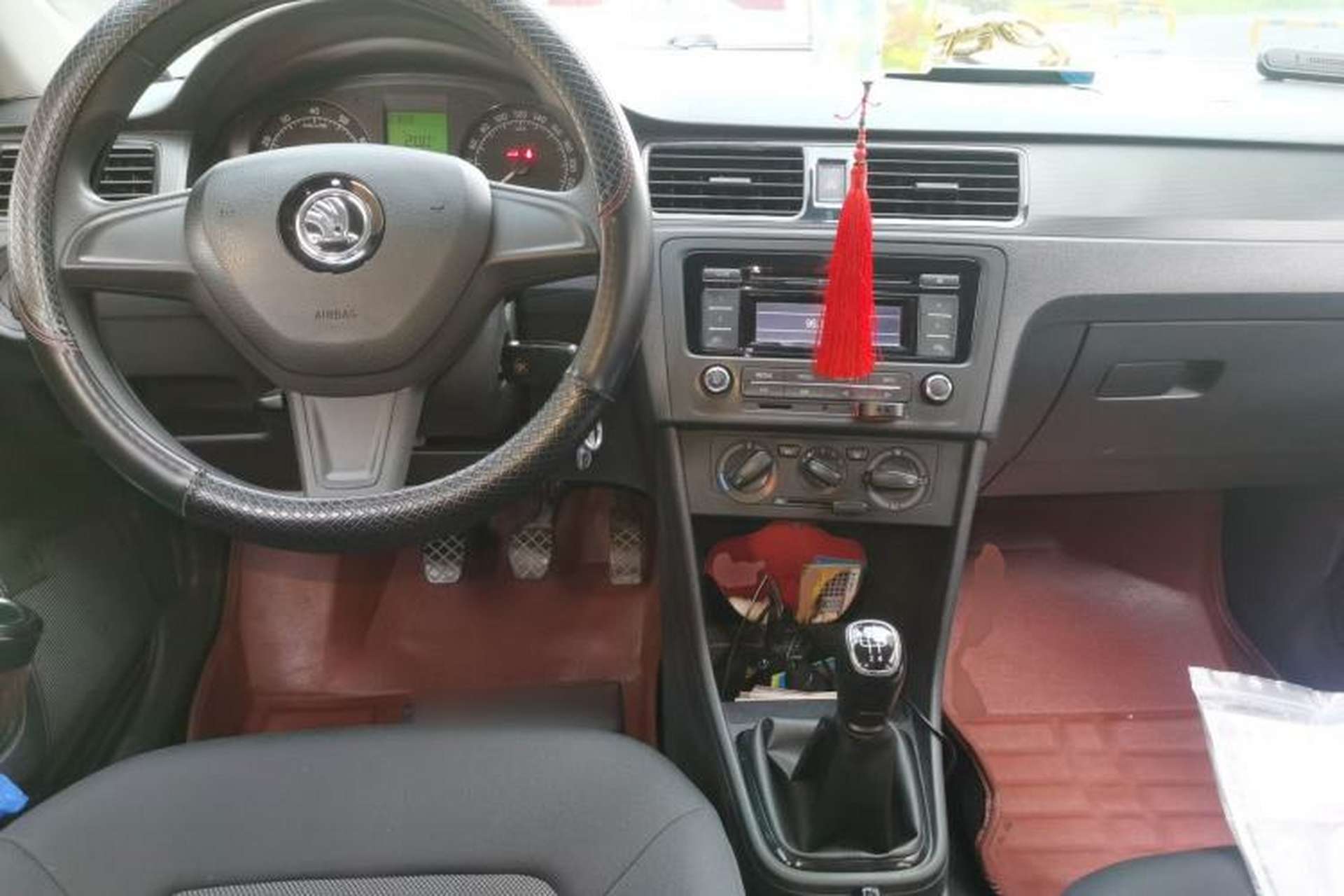 Used Skoda Rapid Spaceback 2014 1.6L Manual Enjoyment Edition Center Console