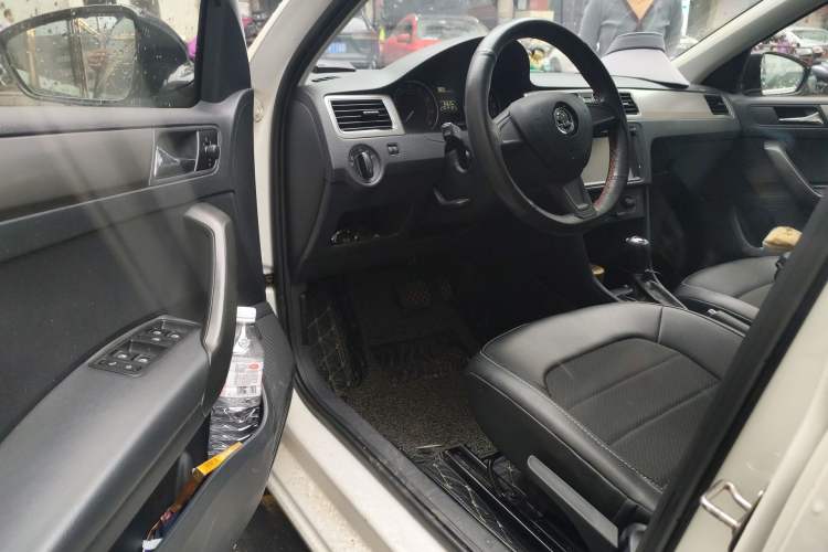 Used Skoda Rapid Spaceback 2014 1.6L Automatic Enjoyment Edition Driver Seat