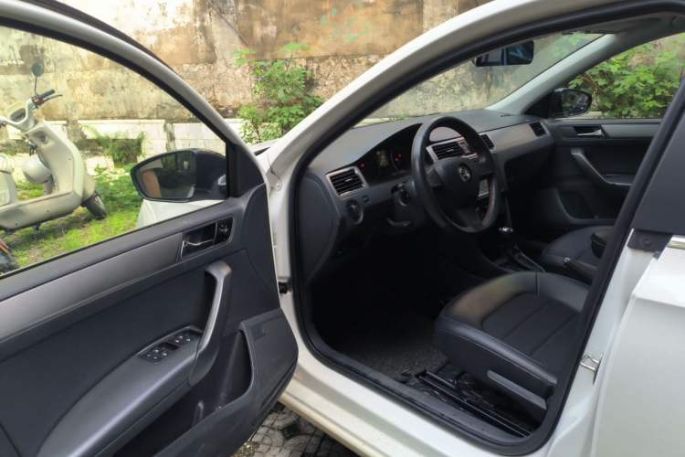 Used Skoda Rapid Spaceback 2014 1.6L Automatic Enjoyment Edition Driver Seat
