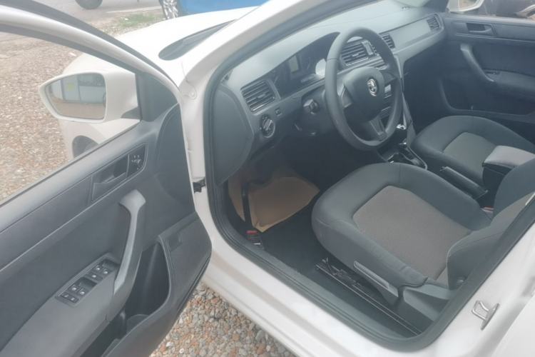 Used Skoda Rapid Spaceback 2014 1.4TSI DSG Enjoyment Edition Driver Seat