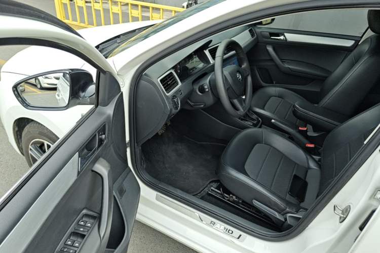 Used Skoda Rapid Spaceback 2014 1.4 TSI DSG Comfort Edition Driver Seat