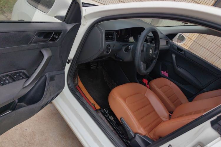 Used Skoda Rapid Spaceback 2014 1.6L Automatic Enjoyment Edition Driver Seat