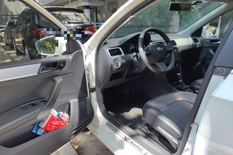 Used Skoda Rapid Spaceback 2014 1.4 TSI DSG Comfort Edition Driver Seat