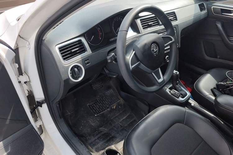 Used Skoda Rapid Spaceback 2014 1.6L Automatic Enjoyment Edition Driver Seat