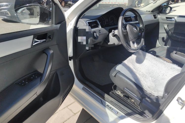 Used Skoda Rapid Spaceback 2014 1.4 TSI DSG Trend Edition Driver Seat