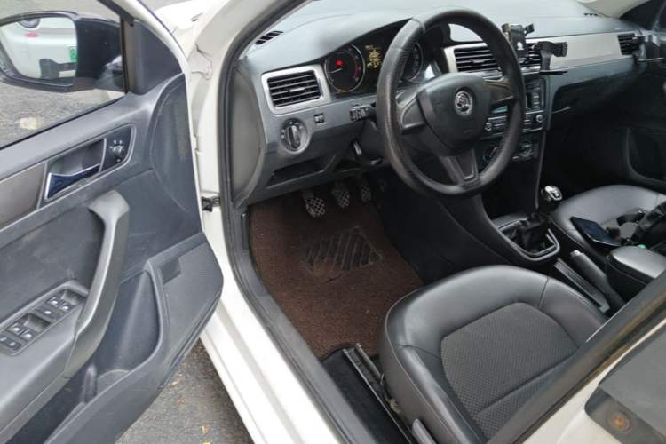 Used Skoda Rapid Spaceback 2014 1.6L Manual Enjoyment Edition Driver Seat