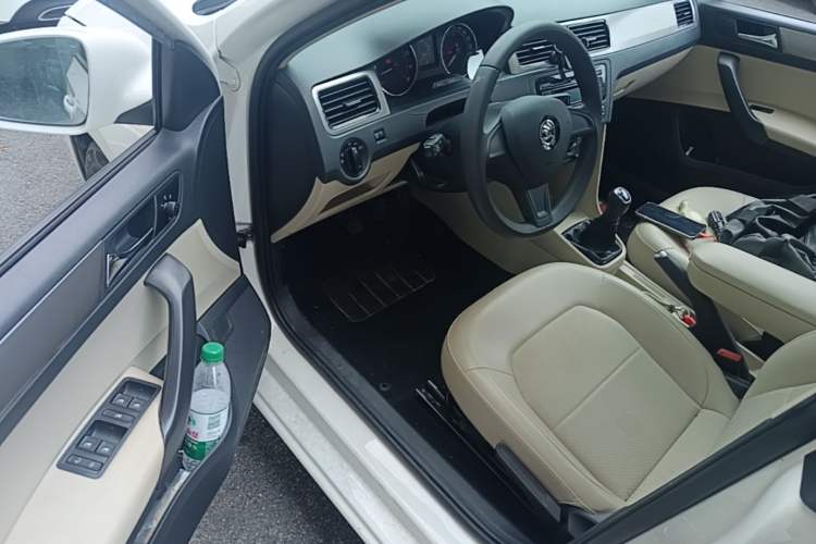 Used Skoda Rapid Spaceback 2014 1.6L Manual Enjoyment Edition Driver Seat