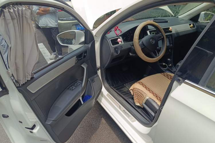 Used Skoda Rapid Spaceback 2014 1.6L Automatic Enjoyment Edition Driver Seat