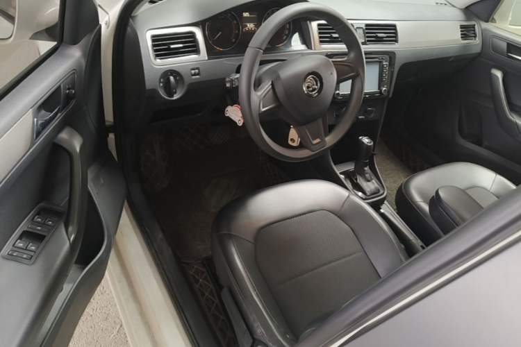 Used Skoda Rapid Spaceback 2014 1.6L Automatic Enjoyment Edition Driver Seat