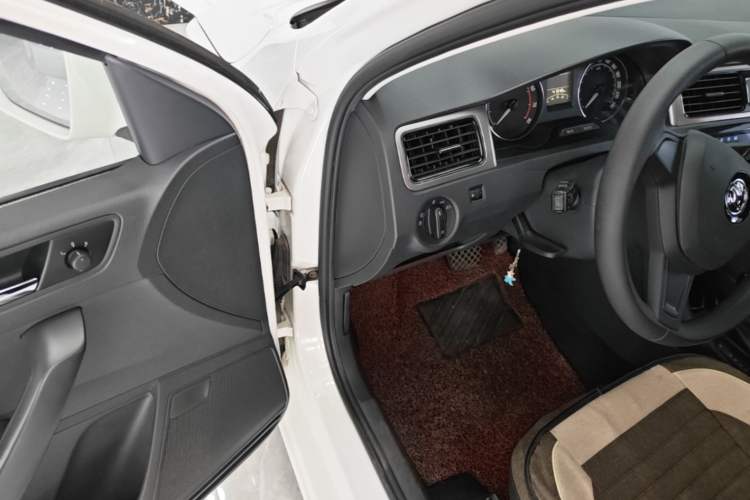 Used Skoda Rapid Spaceback 2014 1.6L Automatic Enjoyment Edition Driver Seat