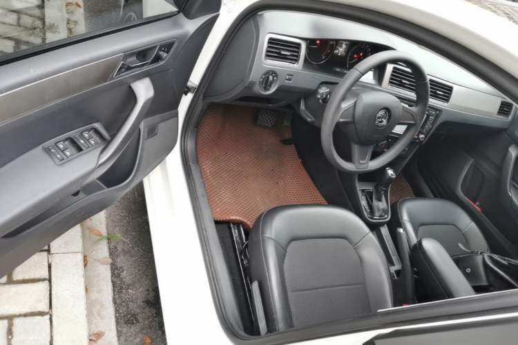 Used Skoda Rapid Spaceback 2014 1.6L Automatic Enjoyment Edition Driver Seat