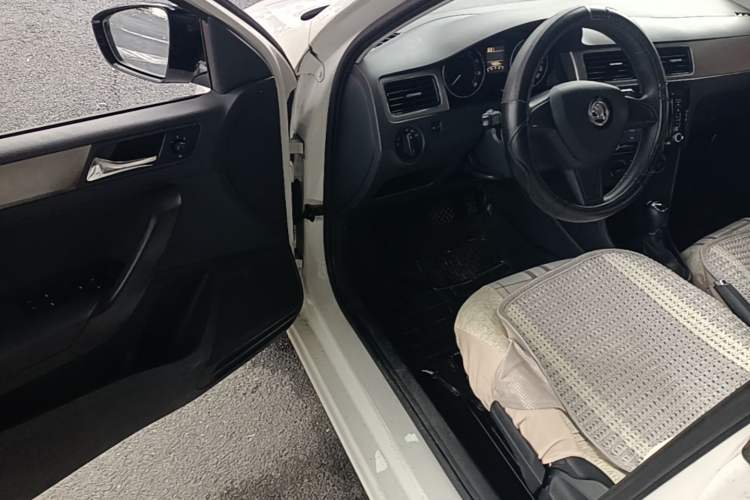 Used Skoda Rapid Spaceback 2014 1.6L Automatic Enjoyment Edition Driver Seat