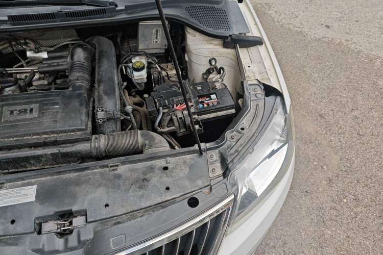Used Skoda Rapid Spaceback 2014 1.4TSI DSG Enjoyment Edition Engine Bay Left
