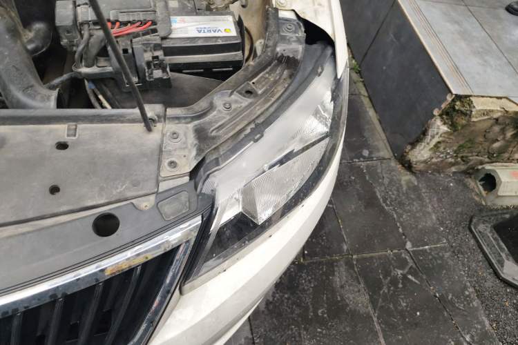 Used Skoda Rapid Spaceback 2014 1.6L Automatic Enjoyment Edition Engine Bay Left