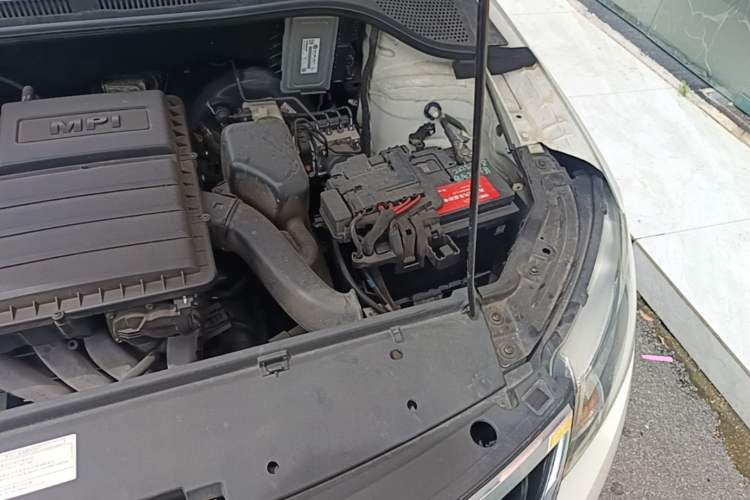 Used Skoda Rapid Spaceback 2014 1.6L Manual Enjoyment Edition Engine Bay Left