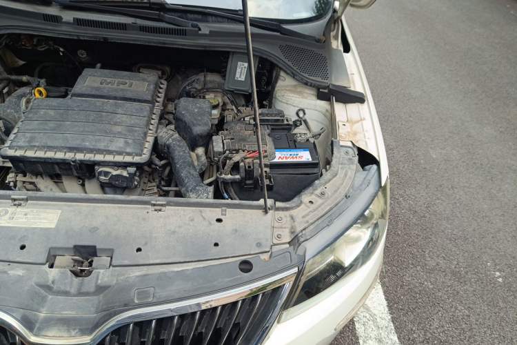 Used Skoda Rapid Spaceback 2014 1.6L Automatic Enjoyment Edition Engine Bay Left